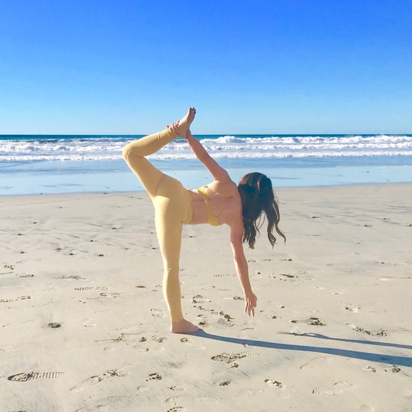 Meet your Posher, Jennifer - Picture 1 of 2